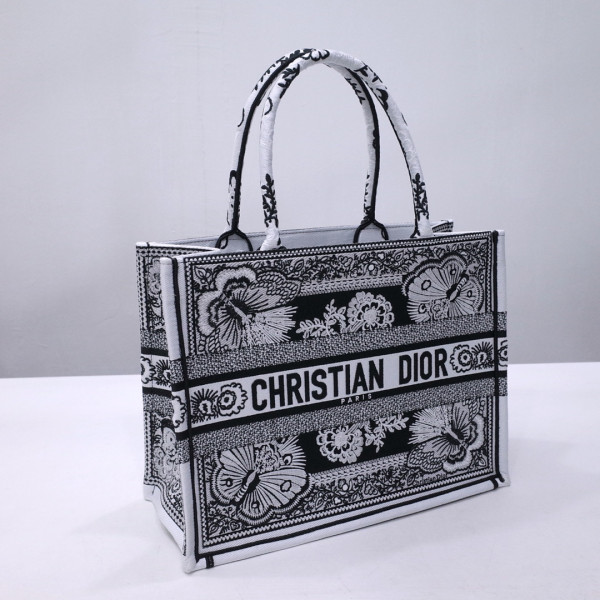 medium D*or book tote