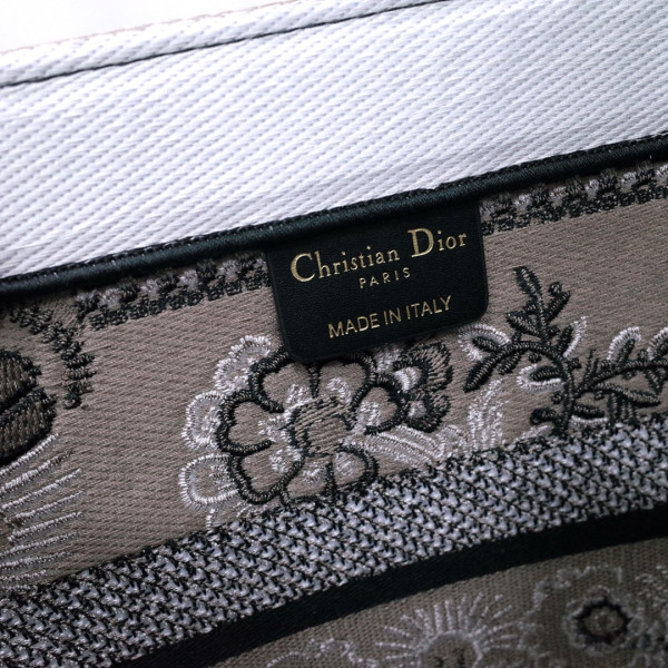 medium D*or book tote