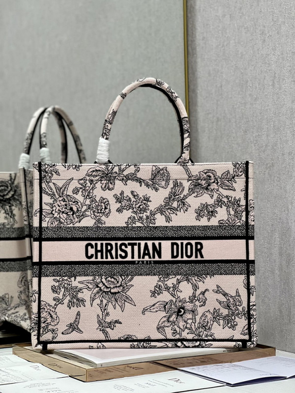 large D*or book tote
