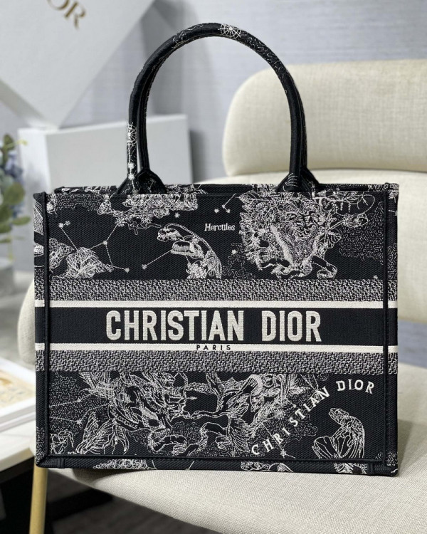 medium D*or book tote