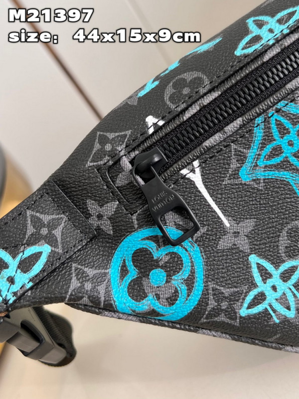 l**is V*t*n discovery bumbag