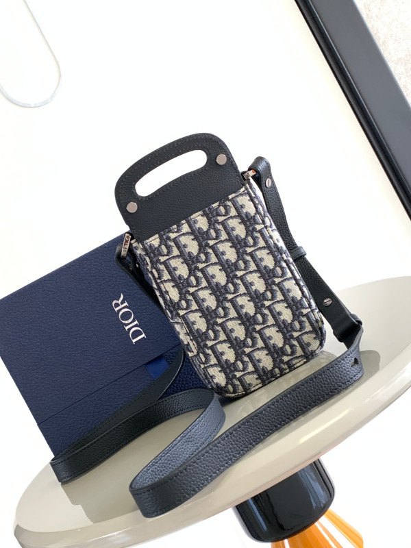 D*or saddle vertical pouch with strap