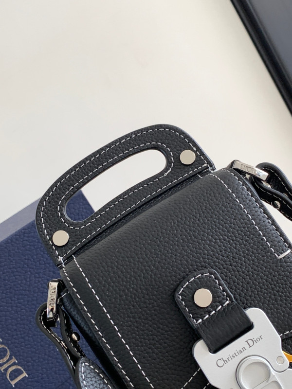 D*or saddle vertical pouch with strap