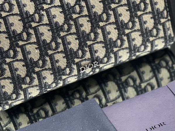 D*or lingot toiletry bag