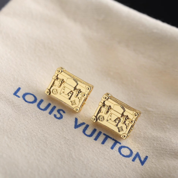 l**is V*t*n earrings