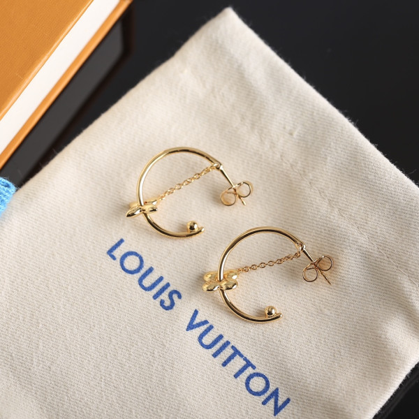 l**is V*t*n earrings