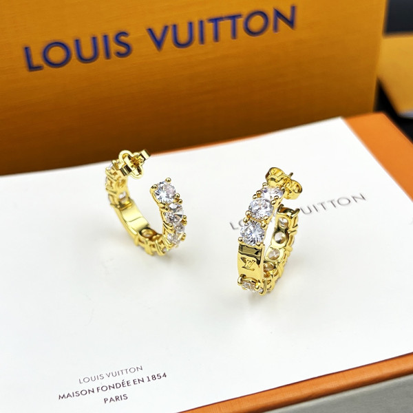 l**is V*t*n earrings