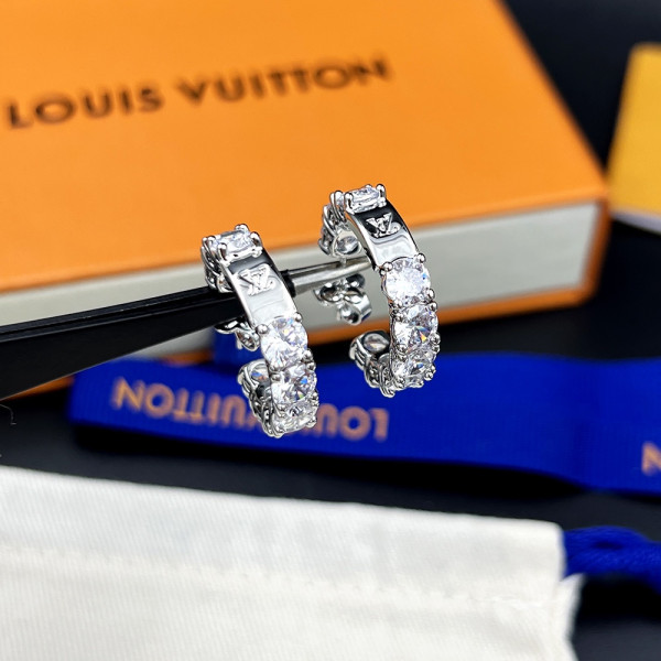 l**is V*t*n earrings