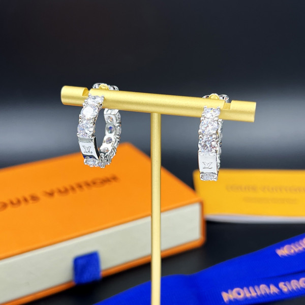 l**is V*t*n earrings