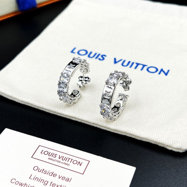 l**is V*t*n earrings