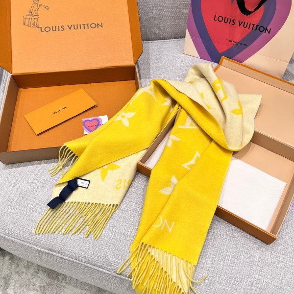 l**is V*t*n reykjavik scarf