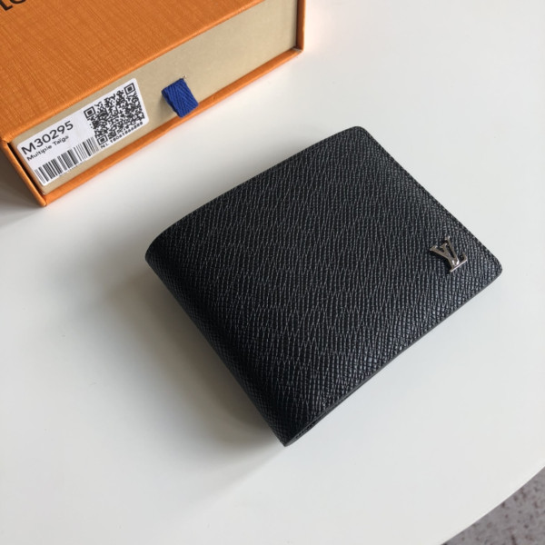 l**is V*t*n multiple wallet