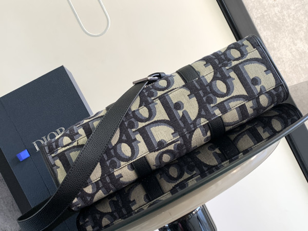 D*or east-west tote bag