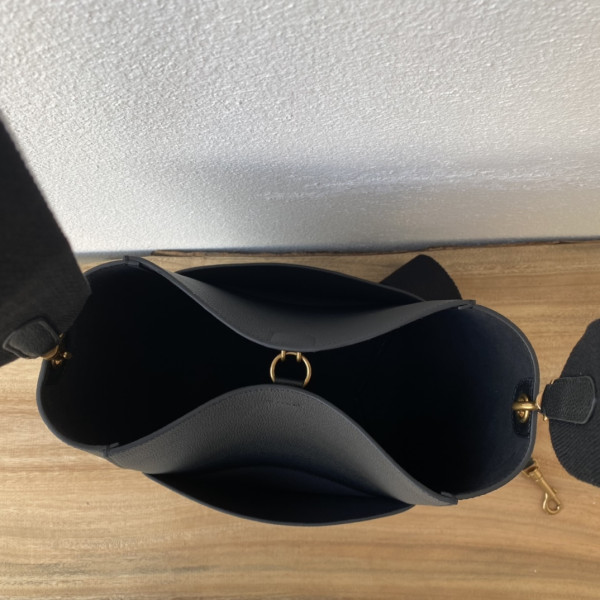 Ce**e sangle bucket