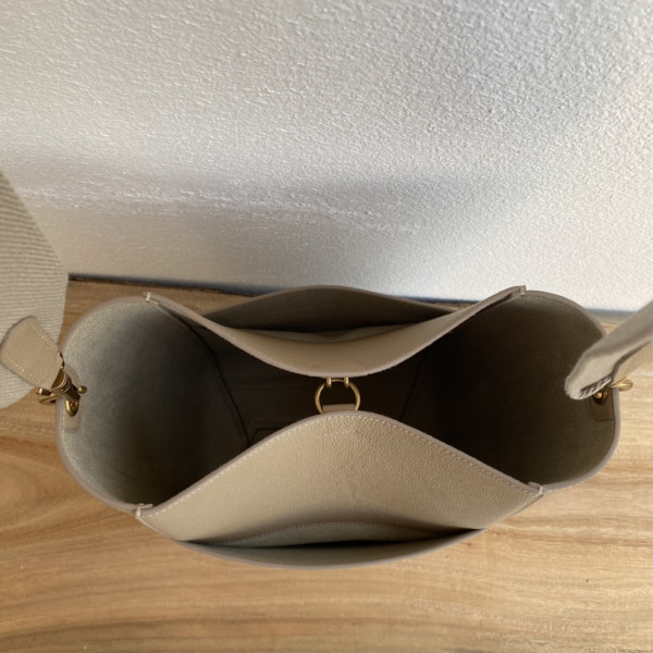 Ce**e sangle bucket