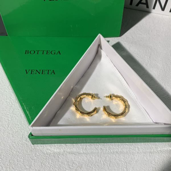 Bo*te*ga ve*ne*ta earrings