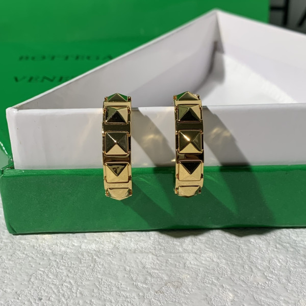 Bo*te*ga ve*ne*ta earrings