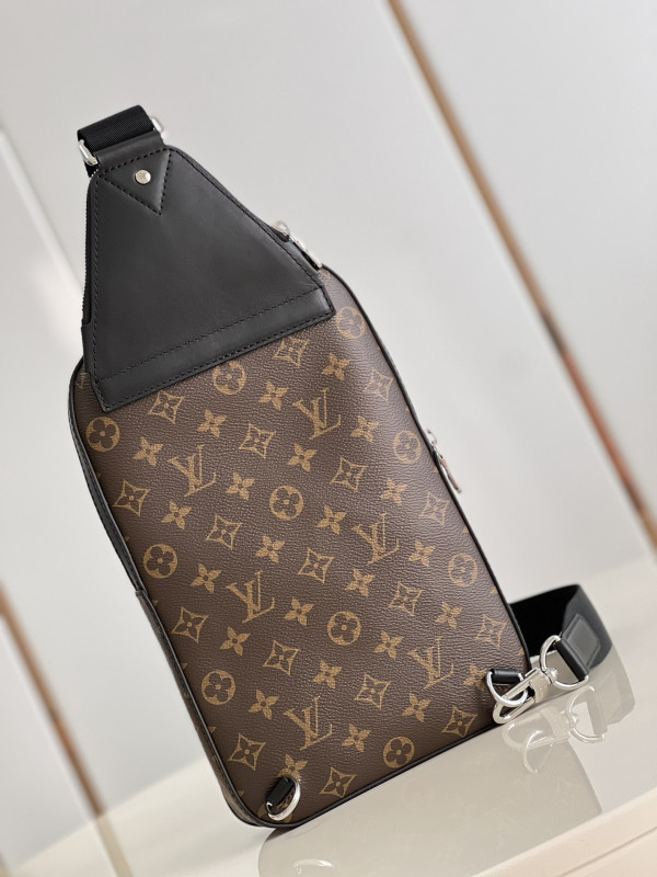 l**is V*t*n avenue slingbag nm