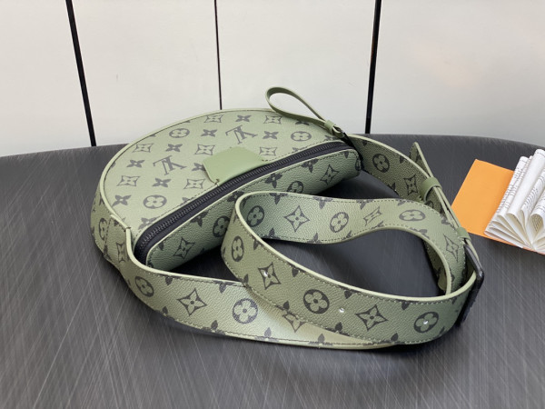 l**is V*t*n moon crossbody