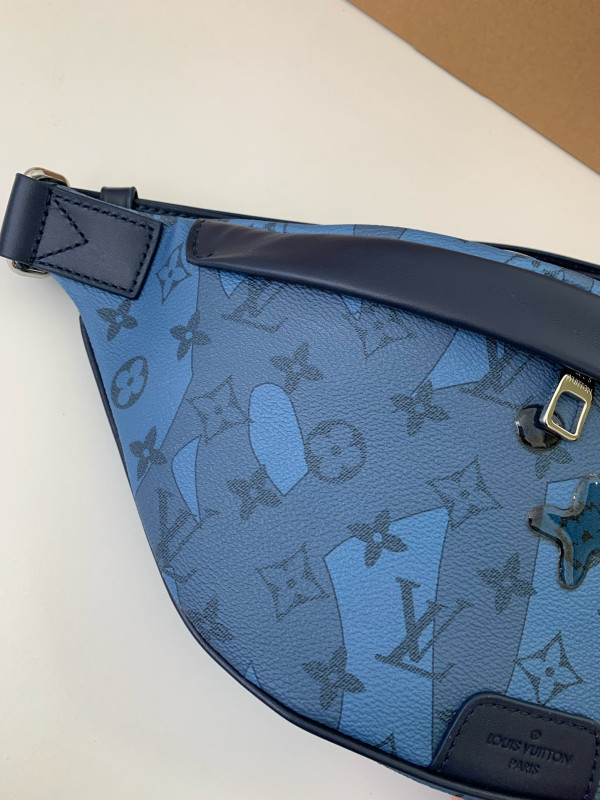 l**is V*t*n discovery bumbag