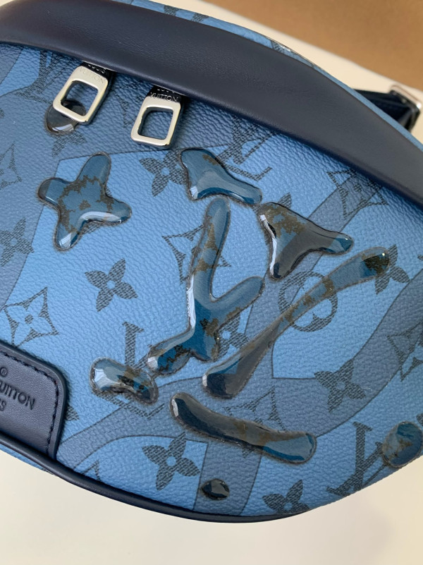 l**is V*t*n discovery bumbag