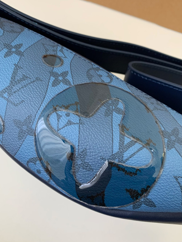 l**is V*t*n discovery bumbag