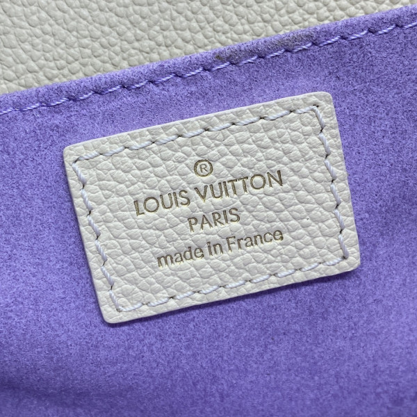 l**is V*t*n pochette metis east west