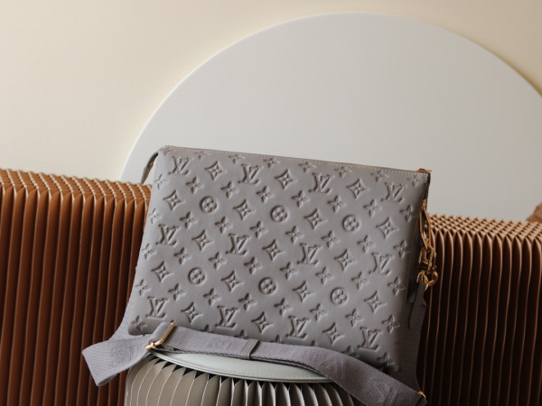 l**is V*t*n coussin mm-34*24*12cm