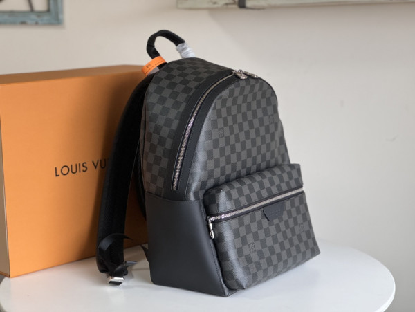 l**is V*t*n discovery backpack pm