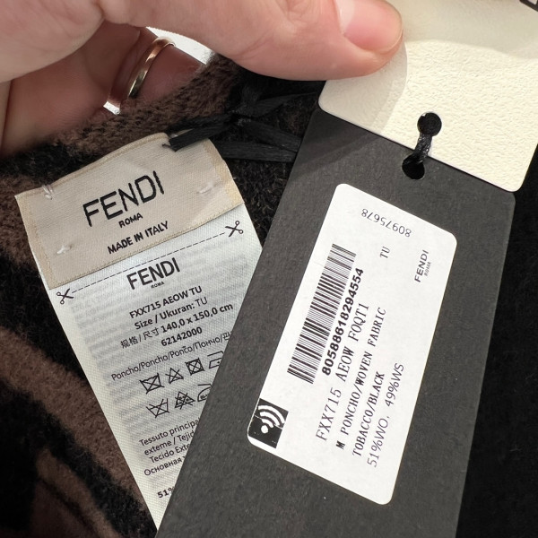 F**di poncho
