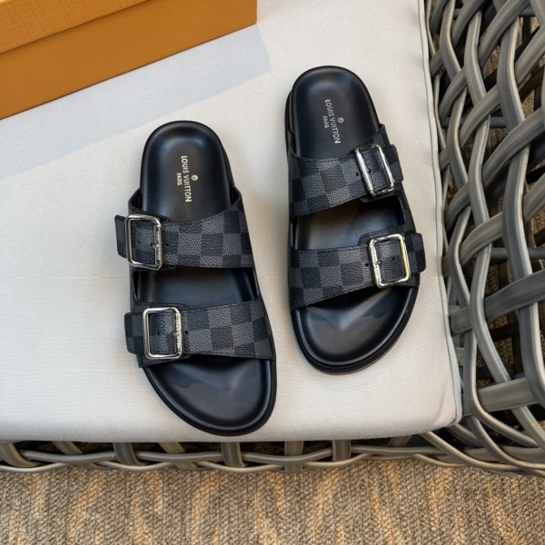 l**is V*t*n slippers