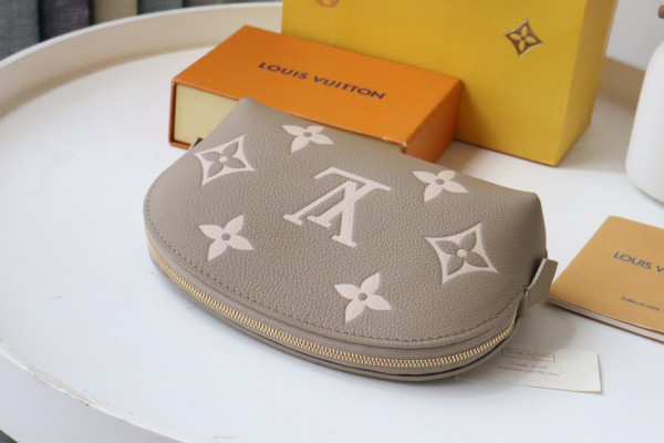 l**is V*t*n cosmetic pouch