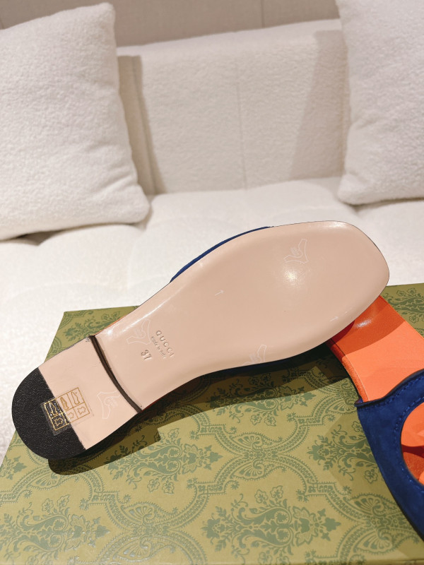 G*u*i slide sandals