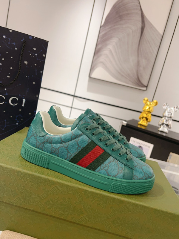 G*u*i sneaker