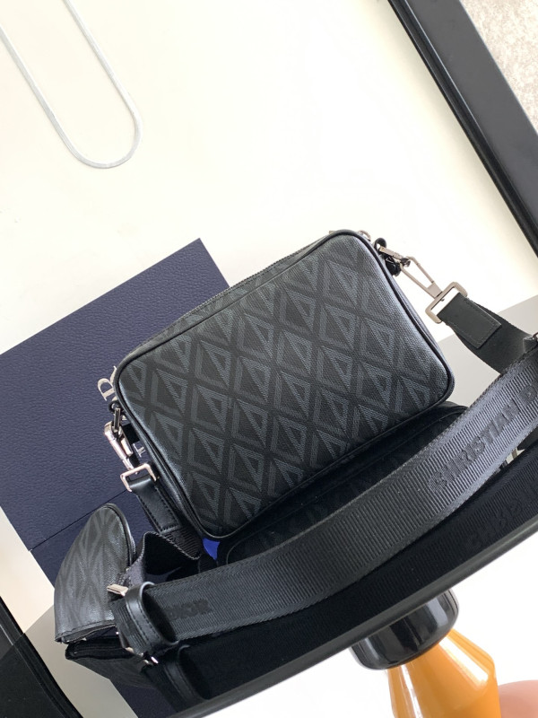 D*or saddle triple pouch