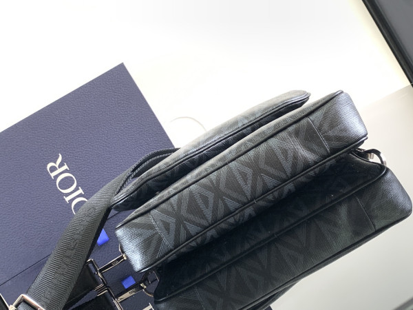 D*or saddle triple pouch