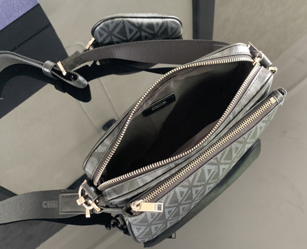 D*or saddle triple pouch