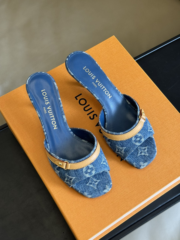 l**is V*t*n heels sandals