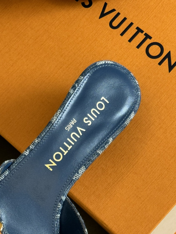 l**is V*t*n heels sandals