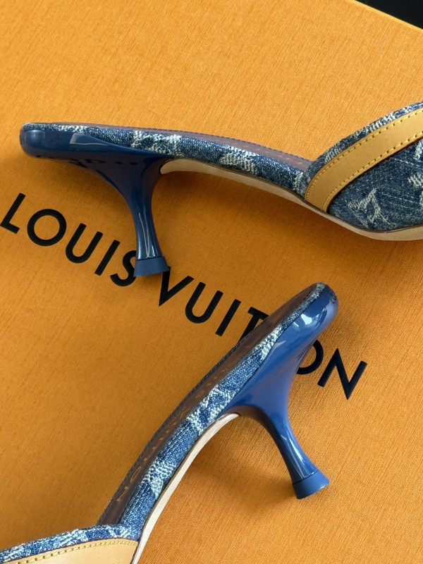 l**is V*t*n heels sandals