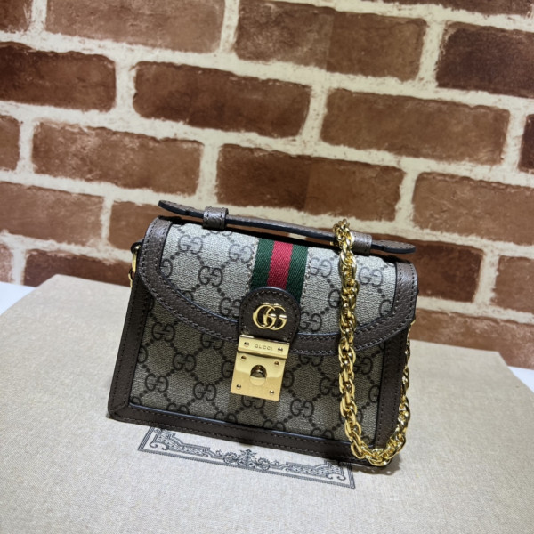 G*u*i gg matelassÉ small top handle bag