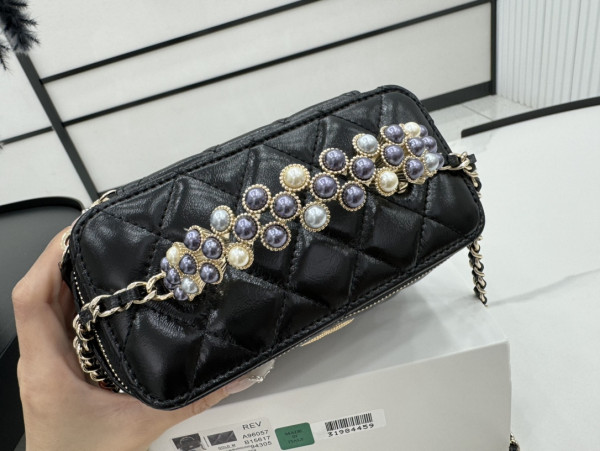 CL SMALL VANITY WITH CLASSIC CHAIN-9-17-8cm