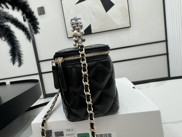 CL SMALL VANITY WITH CLASSIC CHAIN-9-17-8cm