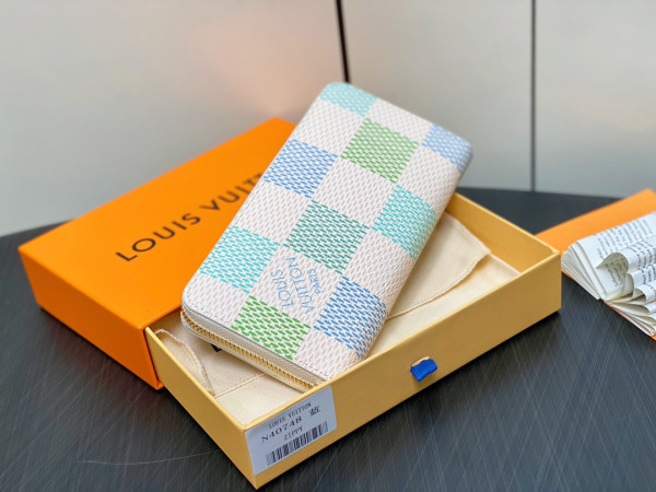 l**is V*t*n zippy wallet-19.5*10.5*2.5 cm