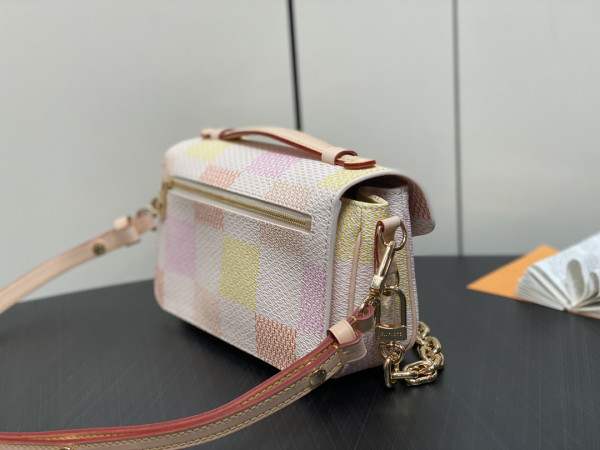 l**is V*t*n pochette metis east west