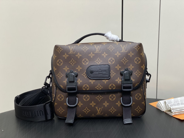 l**is V*t*n trail messenger-31*22*11cm