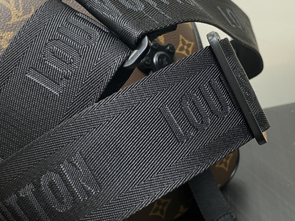 l**is V*t*n trail messenger-31*22*11cm
