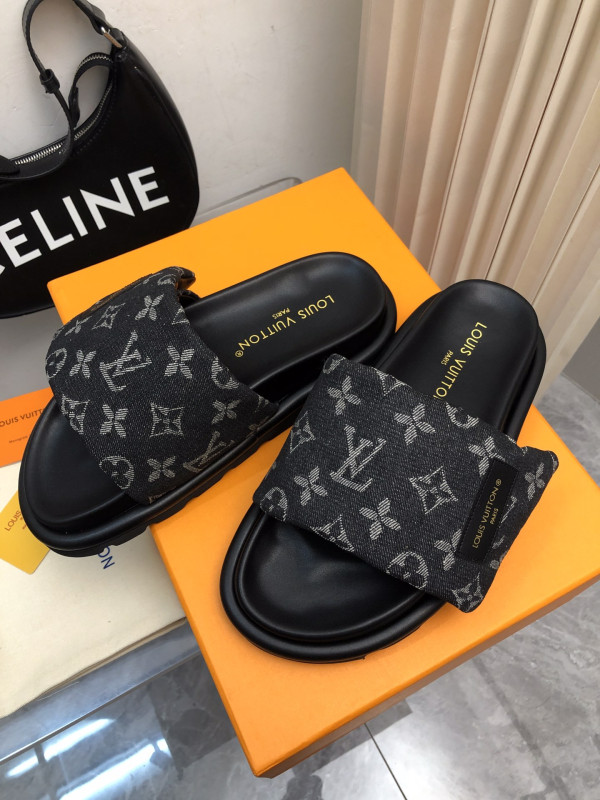 l**is V*t*n pool pillow comfort mule