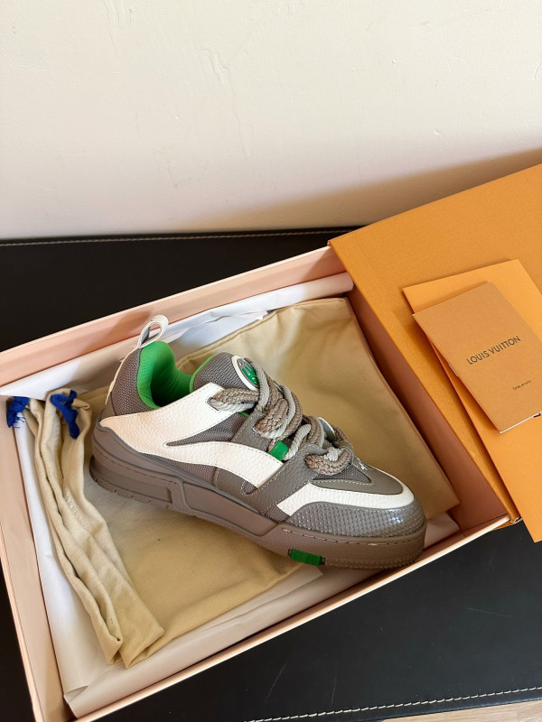 l**is V*t*n sneakers
