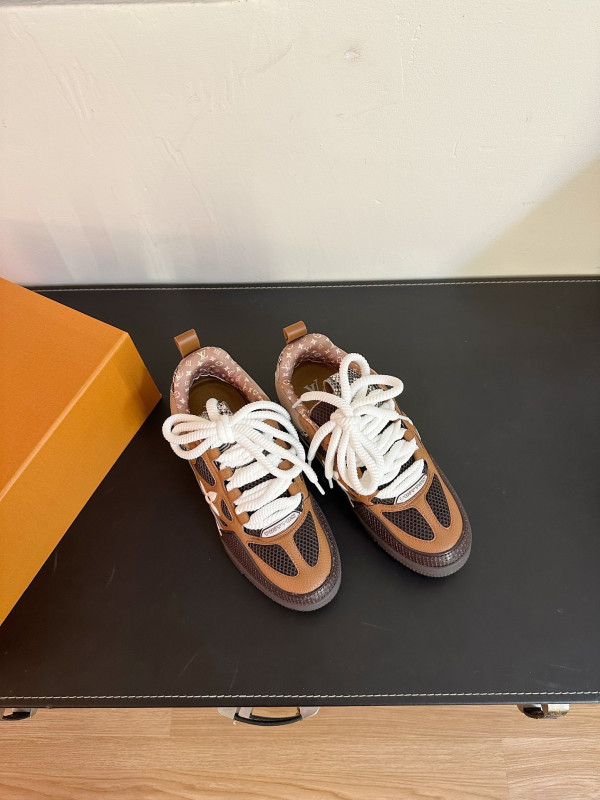 l**is V*t*n sneakers